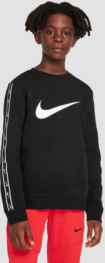 Nike Sportswear Repeat Sweatshirt van fleece met ronde hals voor jongens Zwart