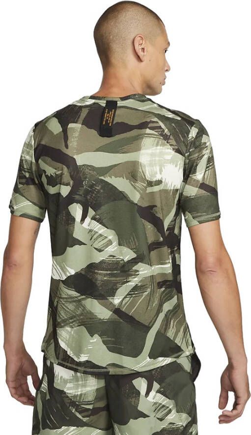 Nike Dri FIT Miler Hardlooptop met korte mouwen en camouflageprint voor heren Groen